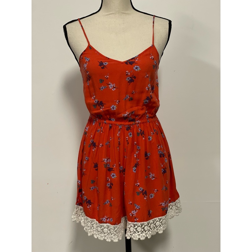 Wild Pearl Floral Spaghetti Strap Romper with Lace Trim Red Size M